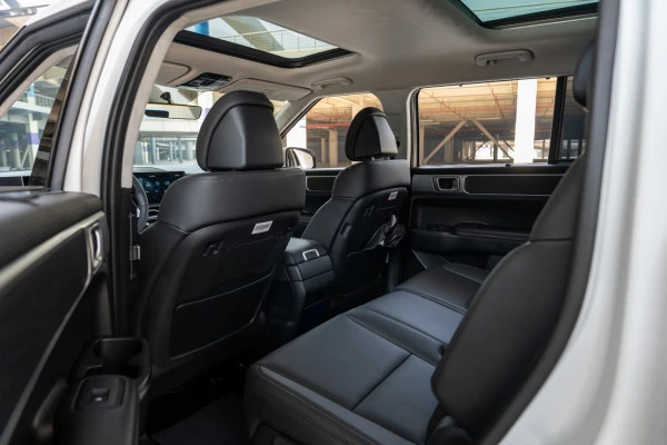  White Hyundai Santa Fe Photo 