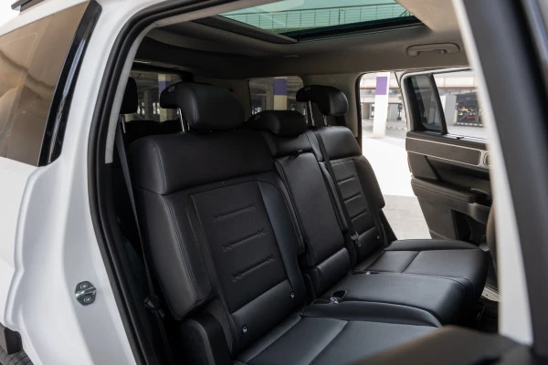  White Hyundai Santa Fe Photo 