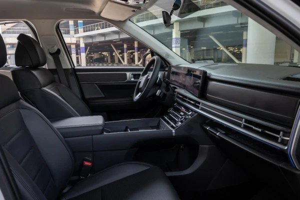  White Hyundai Santa Fe Photo 