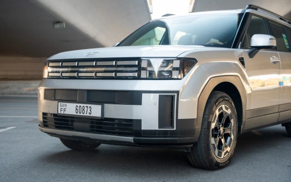  White Hyundai Santa Fe Photo 