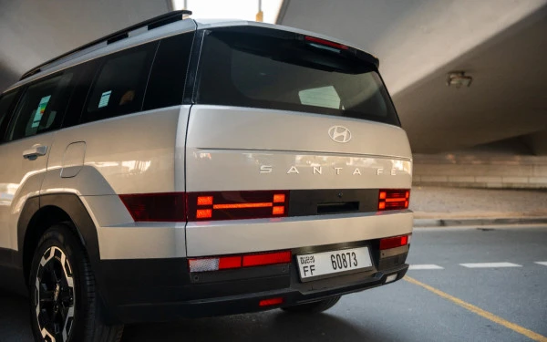  White Hyundai Santa Fe Photo 