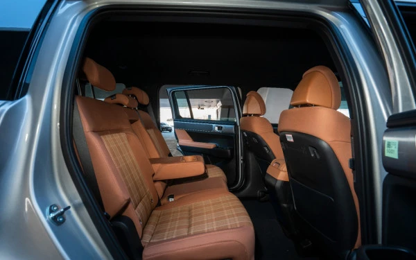  White Hyundai Santa Fe Photo 