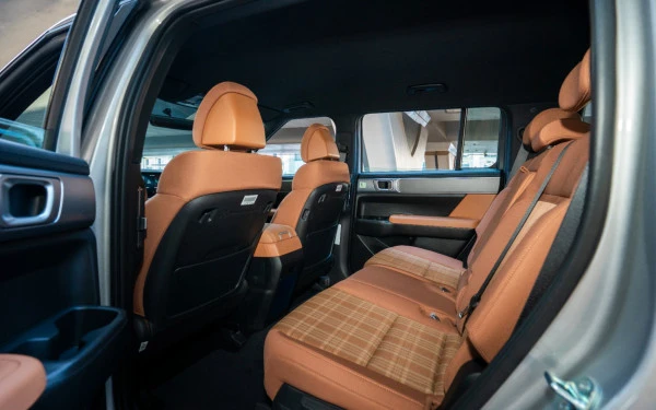  White Hyundai Santa Fe Photo 