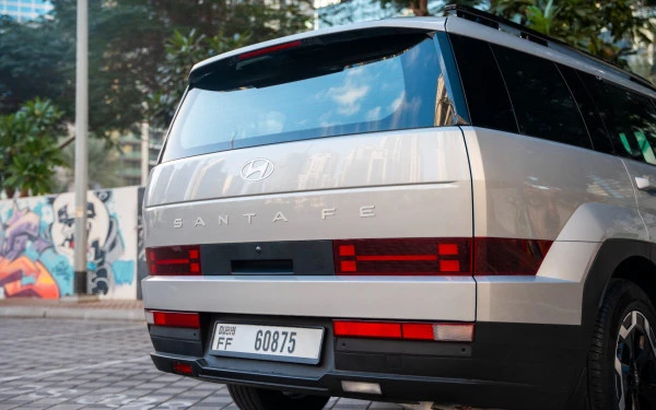  White Hyundai Santa Fe Photo 