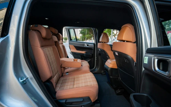  White Hyundai Santa Fe Photo 