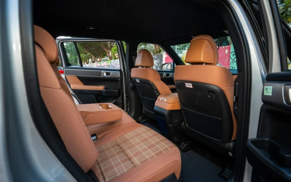  White Hyundai Santa Fe Photo 