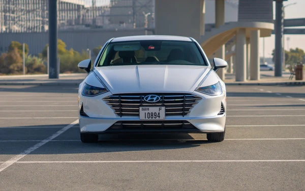  White Hyundai Sonata Photo 