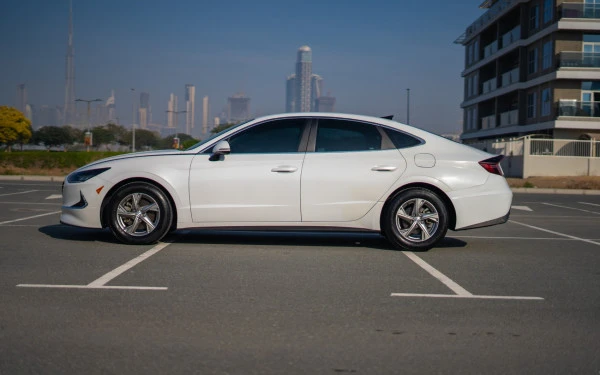  White Hyundai Sonata Photo 