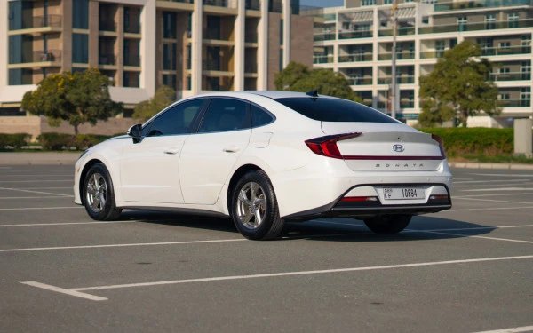  White Hyundai Sonata Photo 