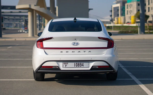  White Hyundai Sonata Photo 