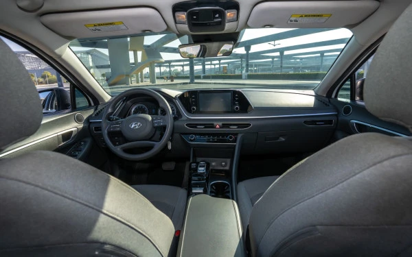  White Hyundai Sonata Photo 