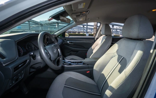  White Hyundai Sonata Photo 