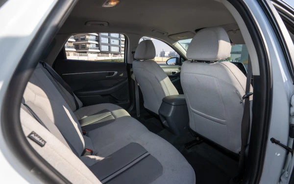  White Hyundai Sonata Photo 