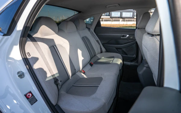  White Hyundai Sonata Photo 