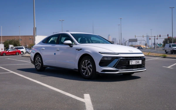  White Hyundai Sonata Photo 