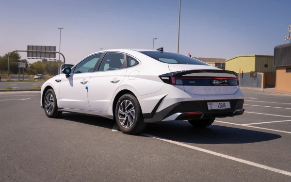  White Hyundai Sonata Photo 