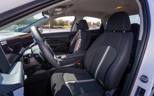  White Hyundai Sonata Photo 