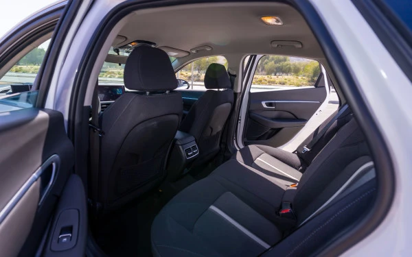  White Hyundai Sonata Photo 