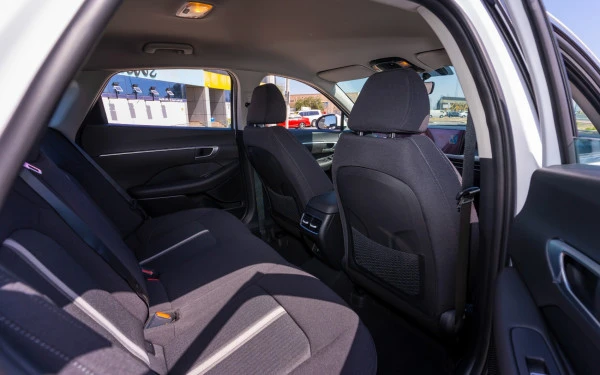  White Hyundai Sonata Photo 