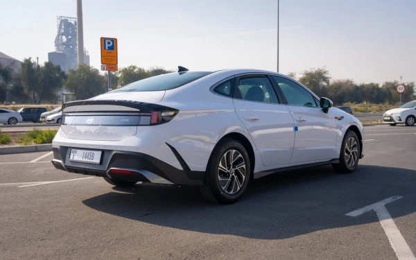  White Hyundai Sonata Photo 