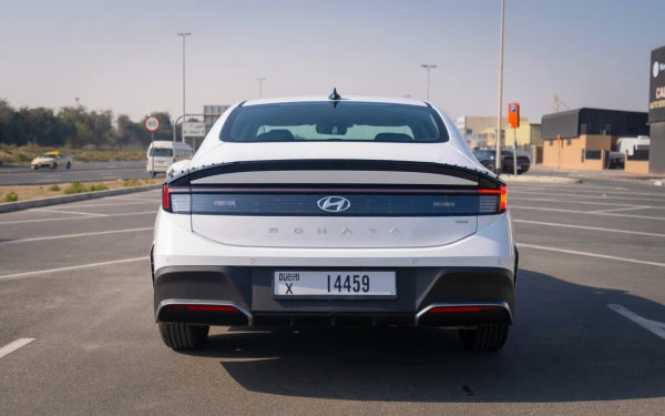  White Hyundai Sonata Photo 