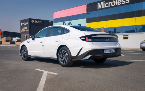  White Hyundai Sonata Photo 