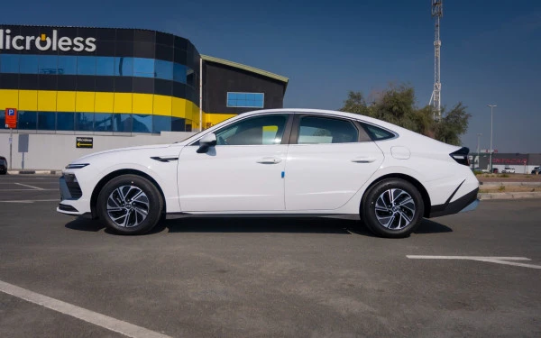  White Hyundai Sonata Photo 