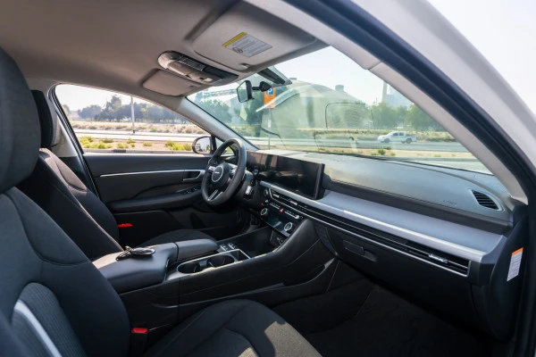  White Hyundai Sonata Photo 