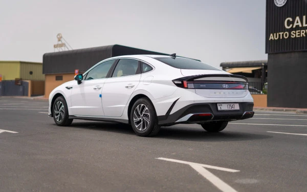  White Hyundai Sonata Photo 