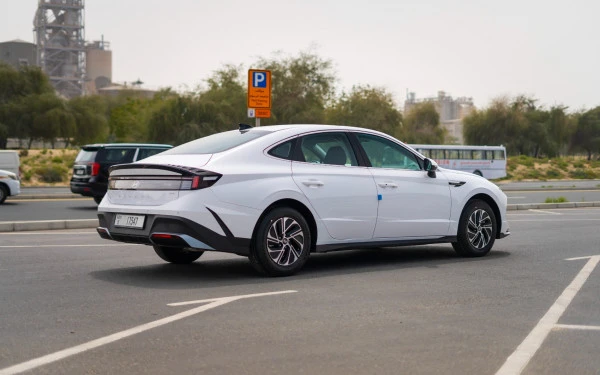  White Hyundai Sonata Photo 