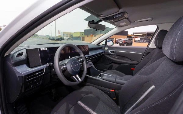  White Hyundai Sonata Photo 