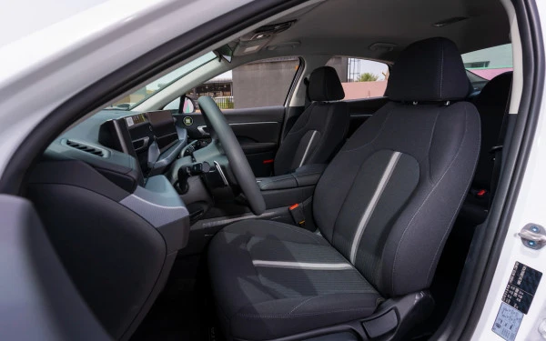  White Hyundai Sonata Photo 