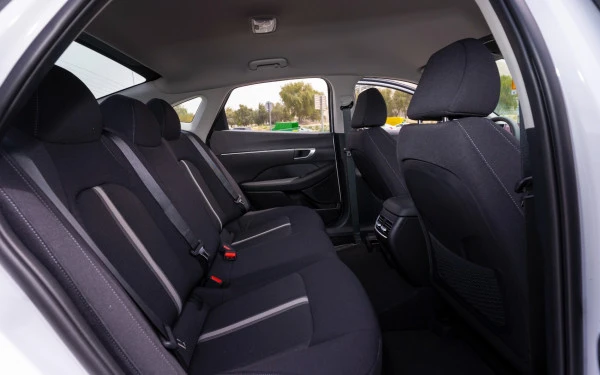  White Hyundai Sonata Photo 