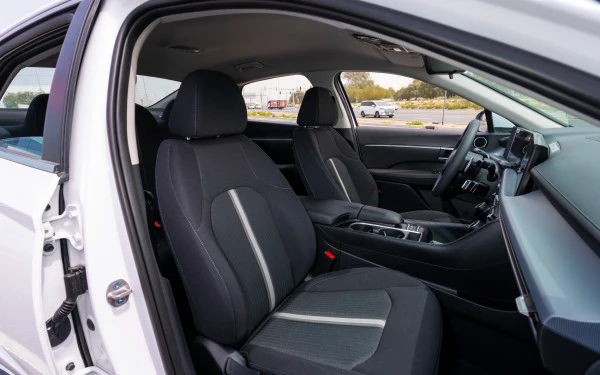  White Hyundai Sonata Photo 