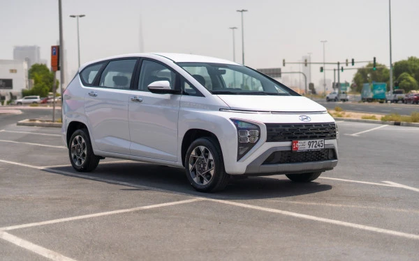  White Hyundai Stargazer Photo 