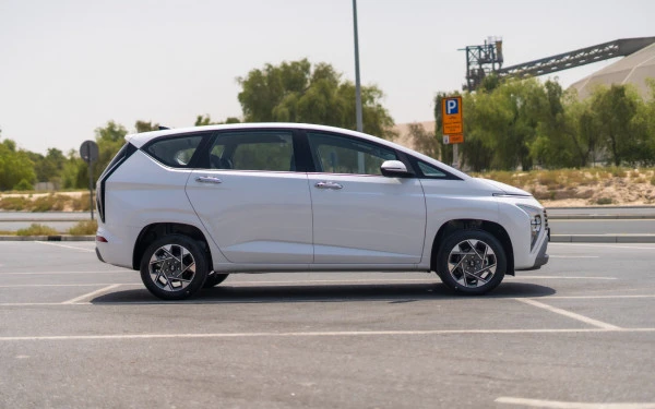  White Hyundai Stargazer Photo 