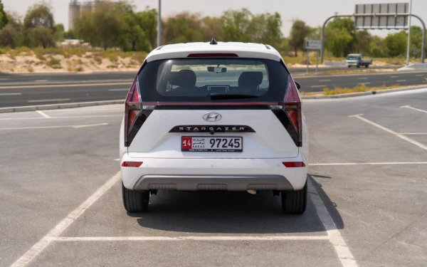  White Hyundai Stargazer Photo 