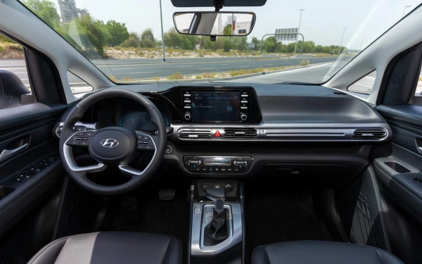  White Hyundai Stargazer Photo 