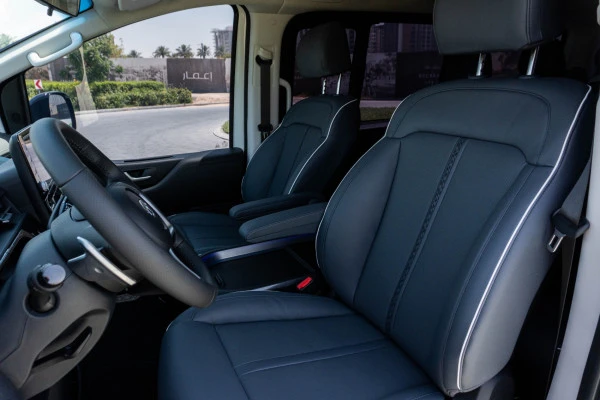  White Hyundai Staria S9 Photo 