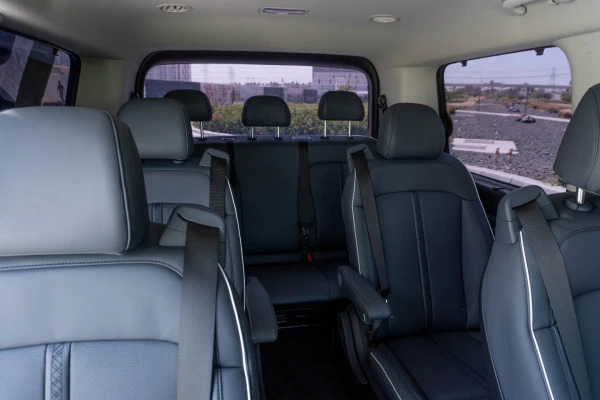  White Hyundai Staria S9 Photo 