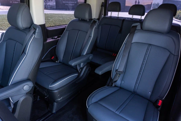  White Hyundai Staria S9 Photo 