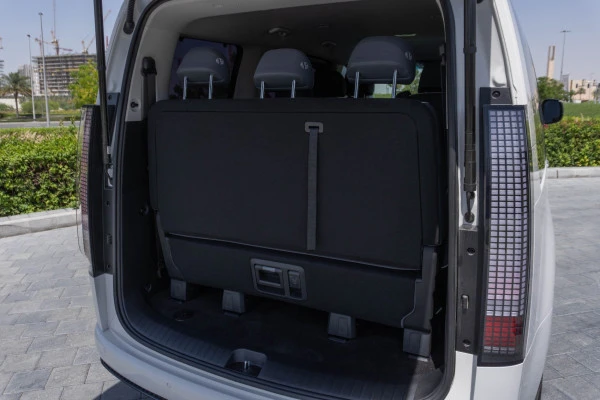  White Hyundai Staria S9 Photo 