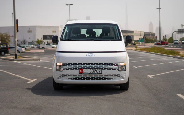  White Hyundai Staria Photo 