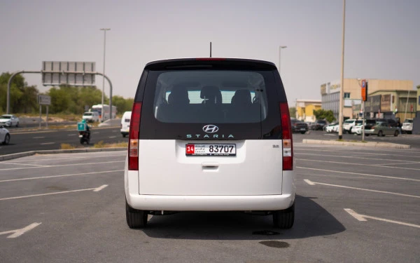  White Hyundai Staria Photo 