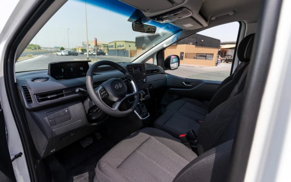  White Hyundai Staria Photo 