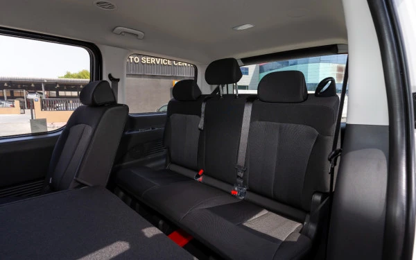  White Hyundai Staria Photo 