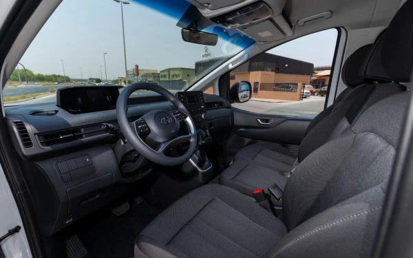  White Hyundai Staria Photo 