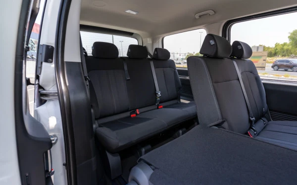  White Hyundai Staria Photo 