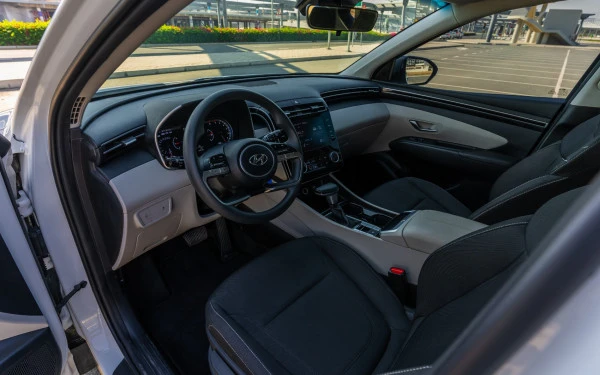  White Hyundai Tucson Photo 