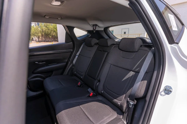  White Hyundai Tucson Photo 